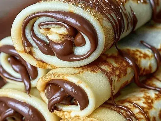 Crepe enrolado com creme de avelã