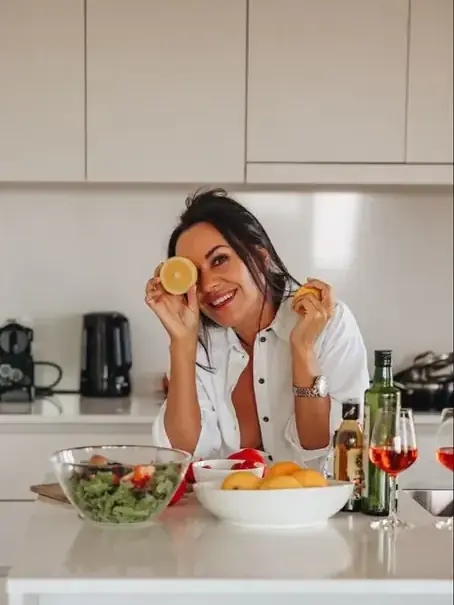 Talia Guerra na cozinha