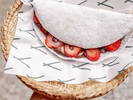 Tapioca de chocolate com morango